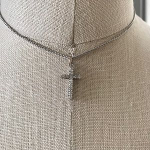 White gold fineness 750 diamond cross and chain